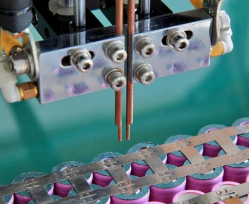 出現(xiàn)電池點焊機焊接不牢？從電池點焊機品牌抓起